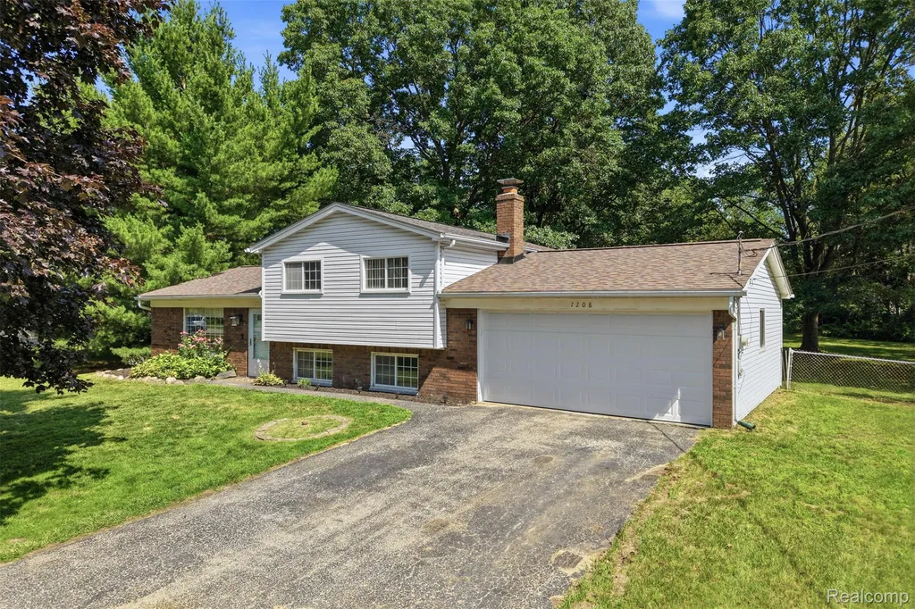 7208 Banks Waterford Charter Township MI 48327
