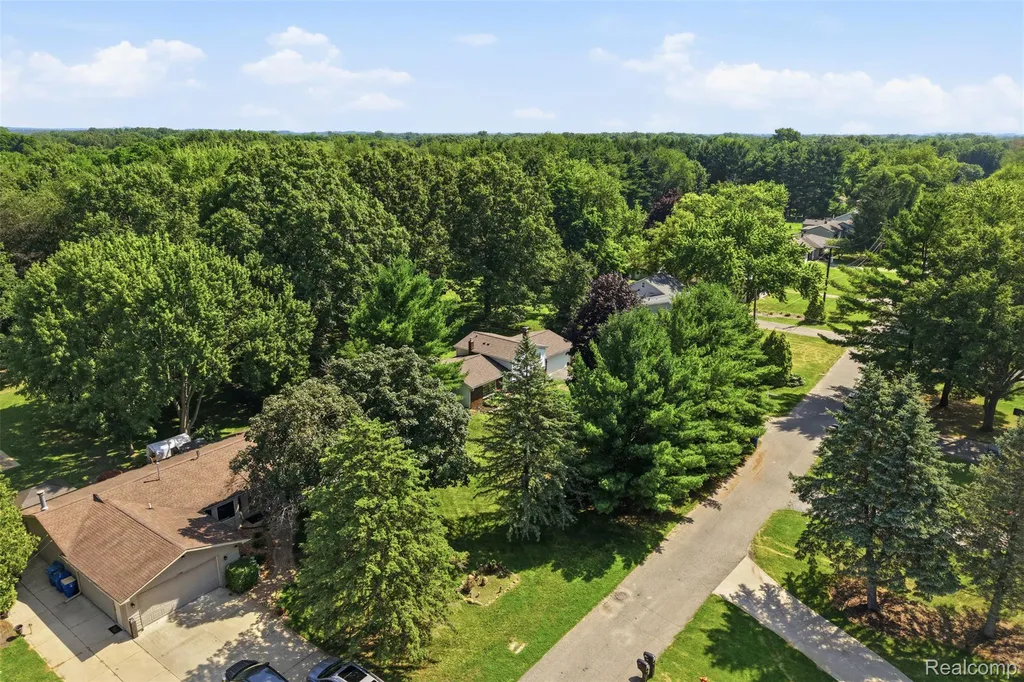 7208 Banks Waterford Charter Township MI 48327