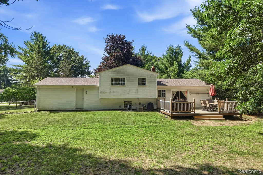 7208 Banks Waterford Charter Township MI 48327