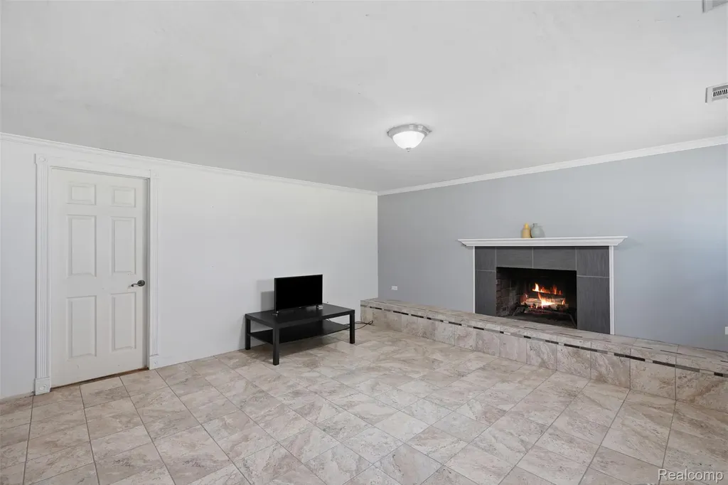 7208 Banks Waterford Charter Township MI 48327