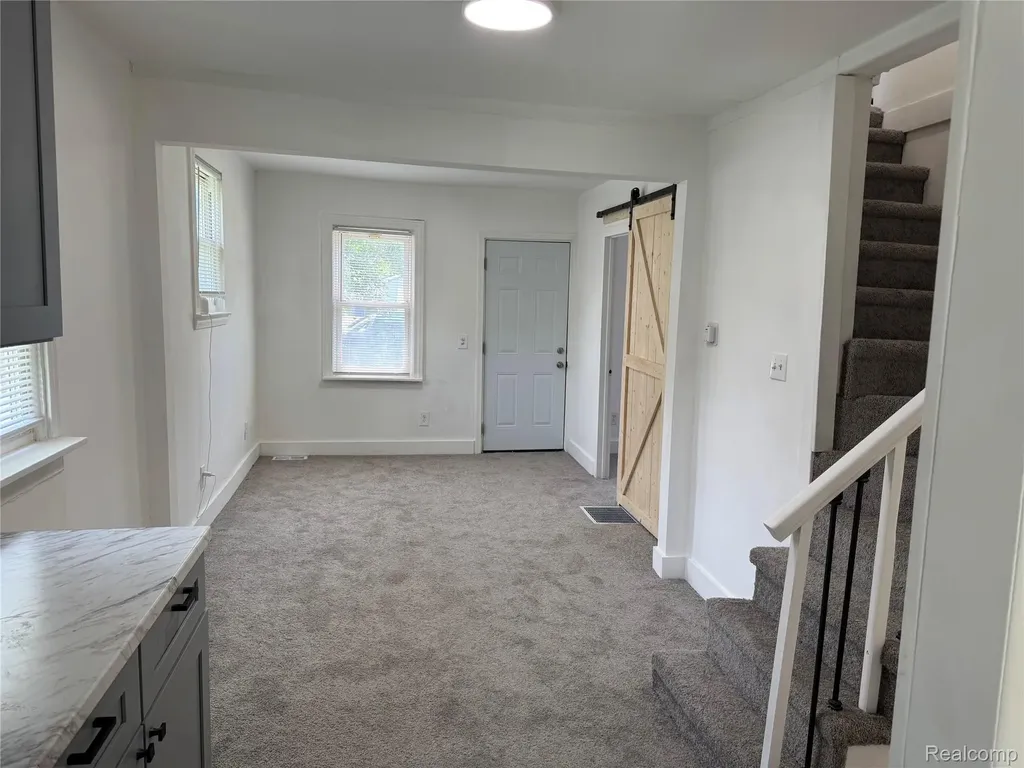 12415 Vernon Avenue Warren City MI 48089