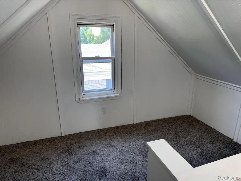 12415 Vernon Avenue Warren City MI 48089