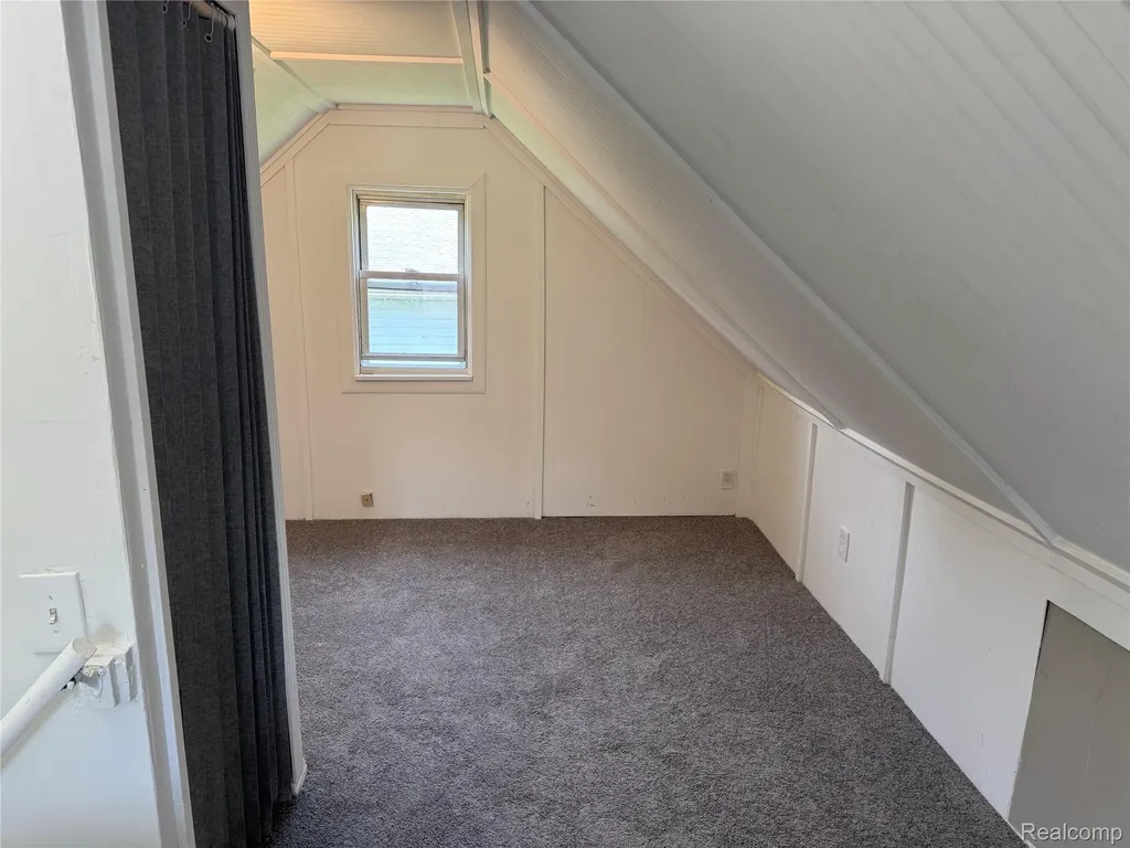 12415 Vernon Avenue Warren City MI 48089