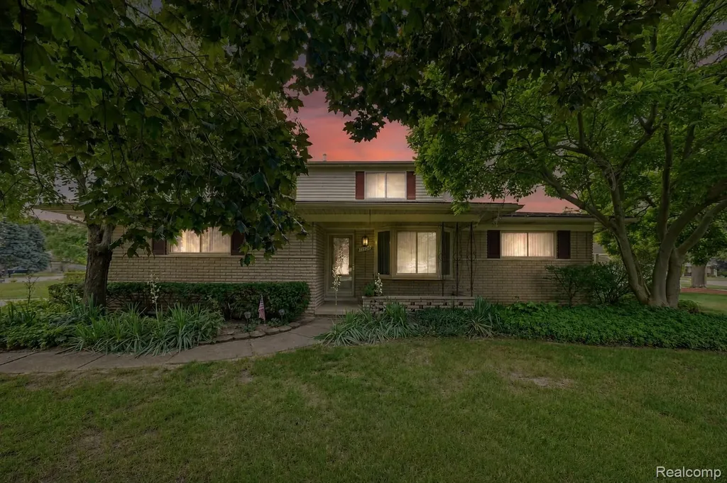 17320 Brill Drive Clinton Charter Township MI 48035