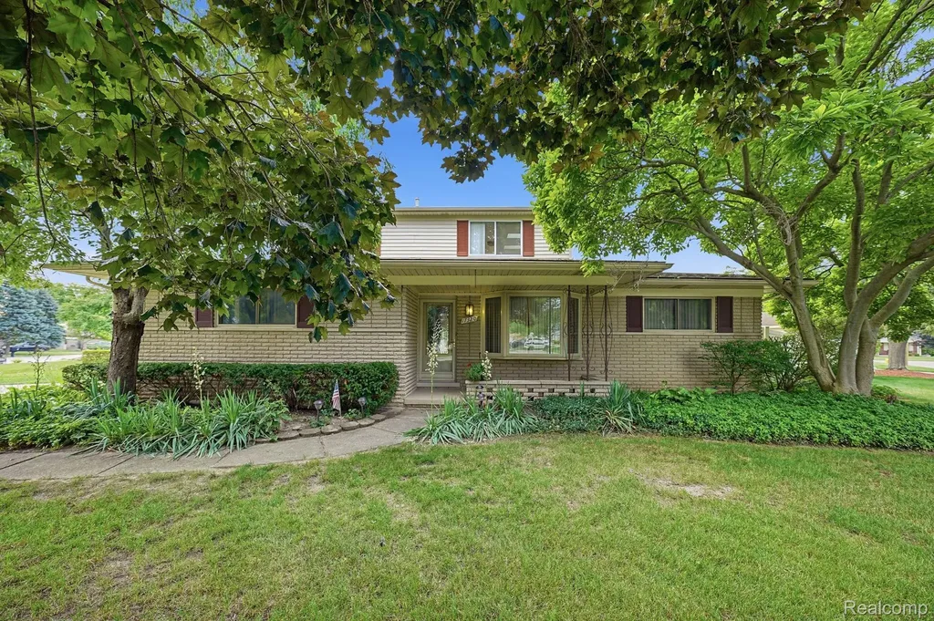 17320 Brill Drive Clinton Charter Township MI 48035