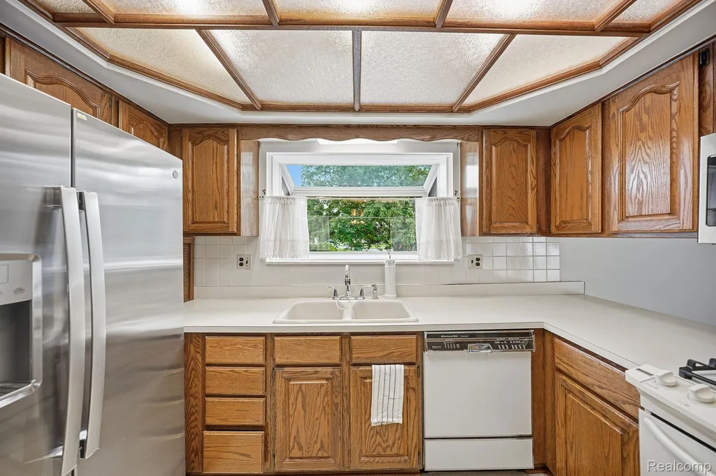 17320 Brill Drive Clinton Charter Township MI 48035