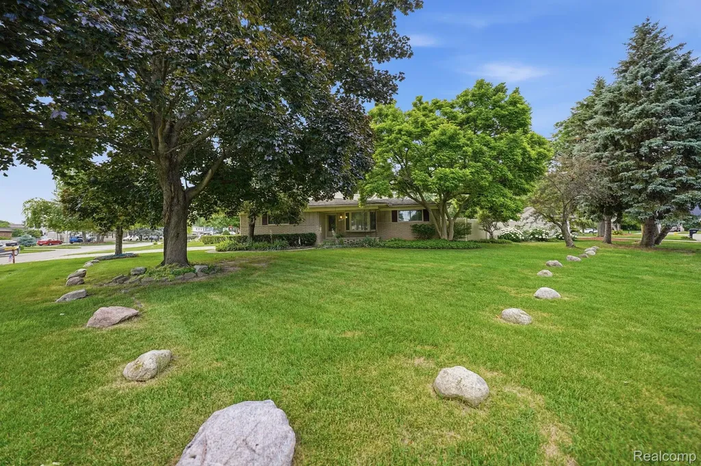 17320 Brill Drive Clinton Charter Township MI 48035