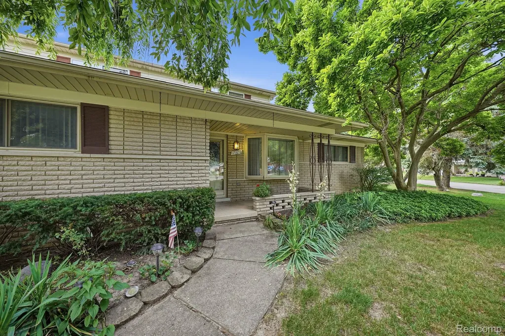17320 Brill Drive Clinton Charter Township MI 48035