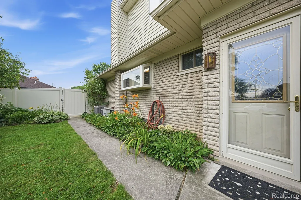 17320 Brill Drive Clinton Charter Township MI 48035