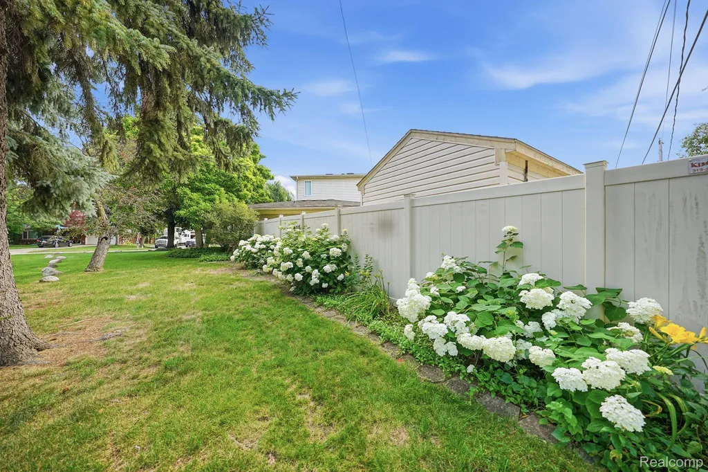 17320 Brill Drive Clinton Charter Township MI 48035