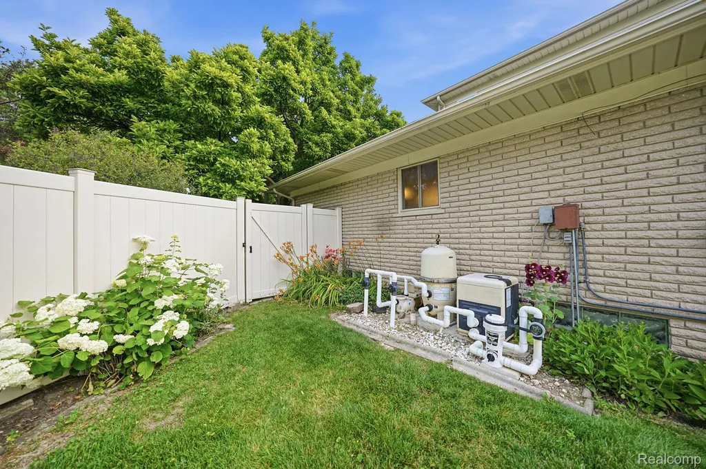 17320 Brill Drive Clinton Charter Township MI 48035