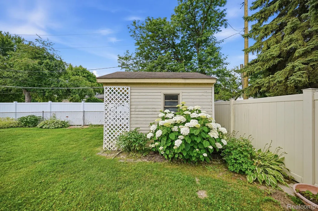 17320 Brill Drive Clinton Charter Township MI 48035
