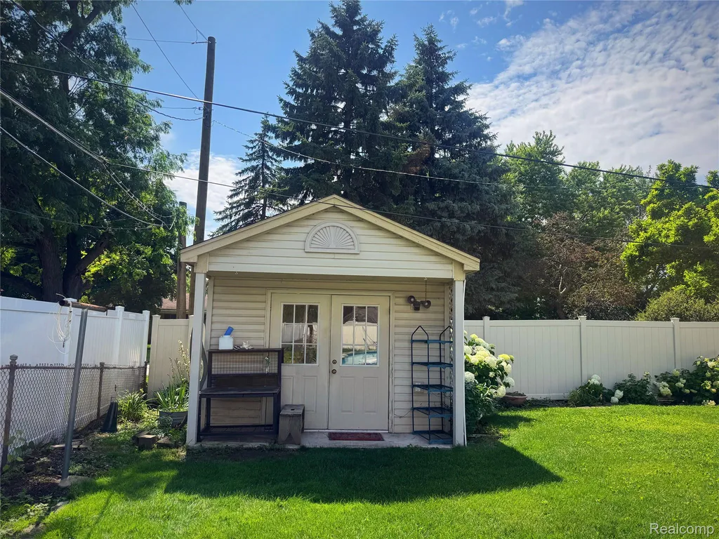 17320 Brill Drive Clinton Charter Township MI 48035