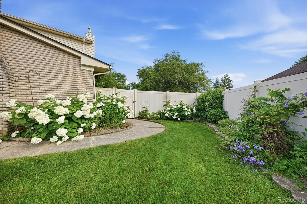 17320 Brill Drive Clinton Charter Township MI 48035