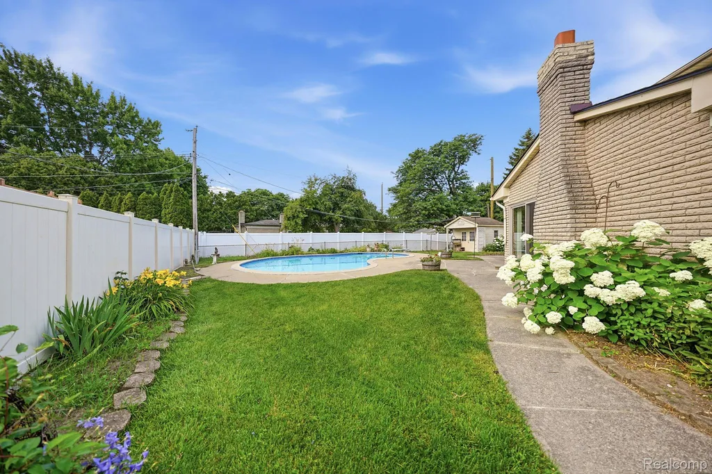 17320 Brill Drive Clinton Charter Township MI 48035