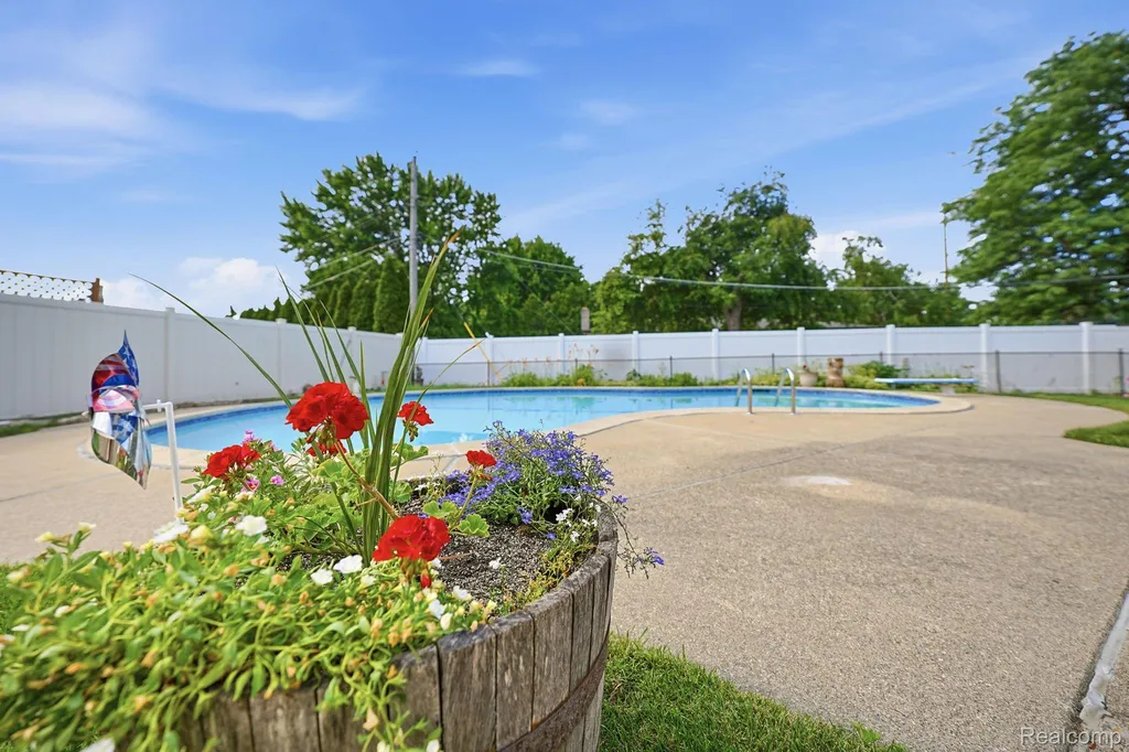 17320 Brill Drive Clinton Charter Township MI 48035