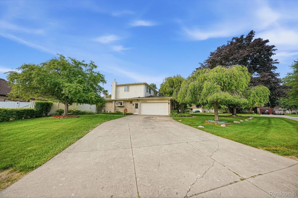 17320 Brill Drive Clinton Charter Township MI 48035