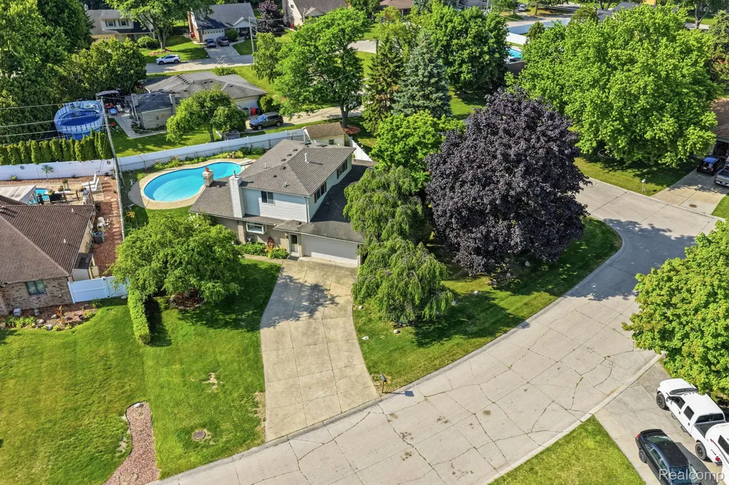 17320 Brill Drive Clinton Charter Township MI 48035