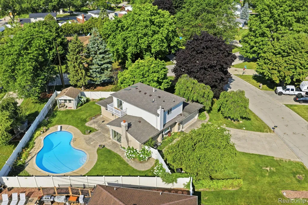 17320 Brill Drive Clinton Charter Township MI 48035