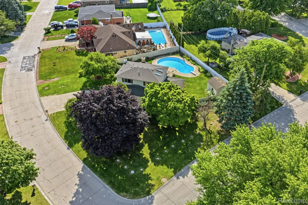 17320 Brill Drive Clinton Charter Township MI 48035