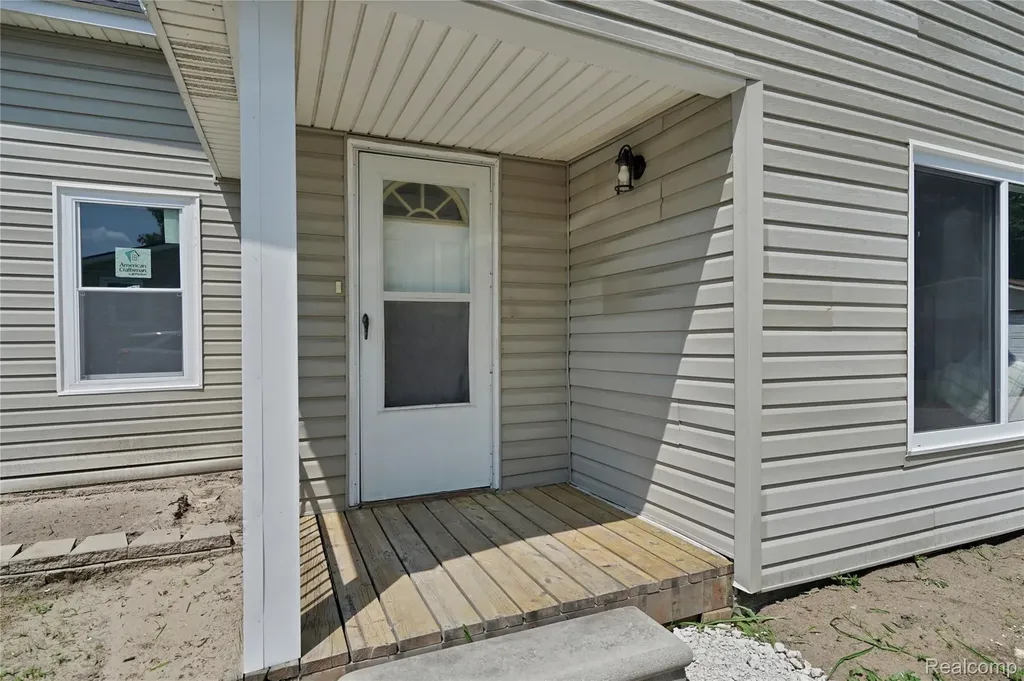 914 Chartier Street Marine City City MI 48039