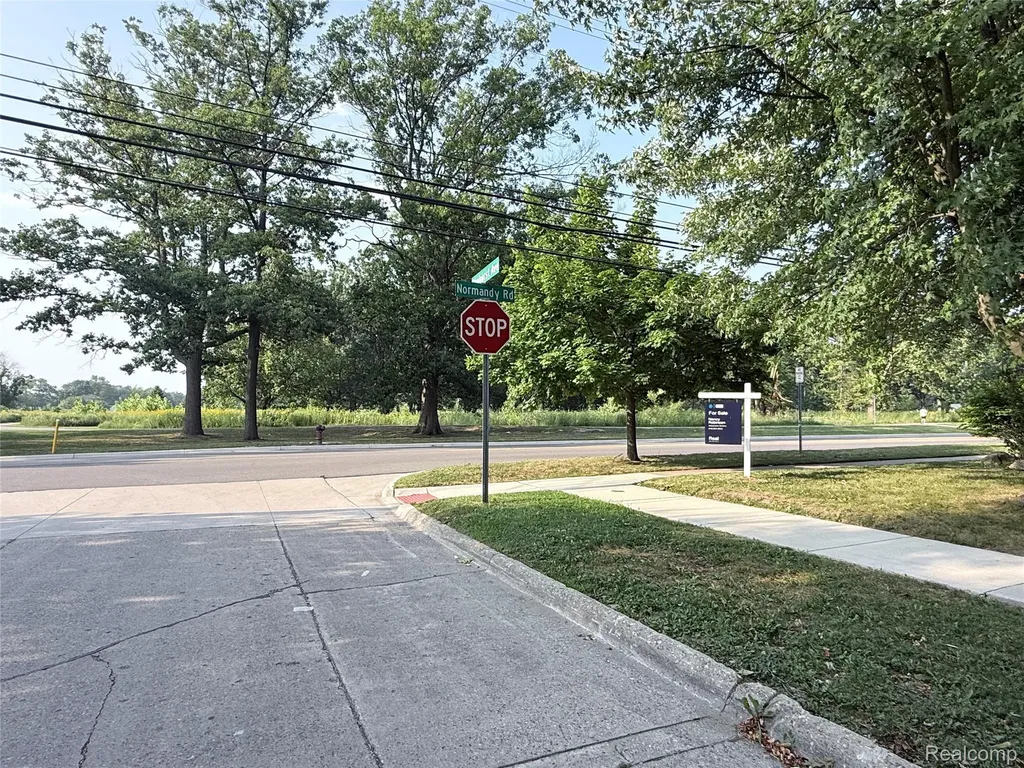 4128 Elmhurst Avenue Royal Oak City MI 48073