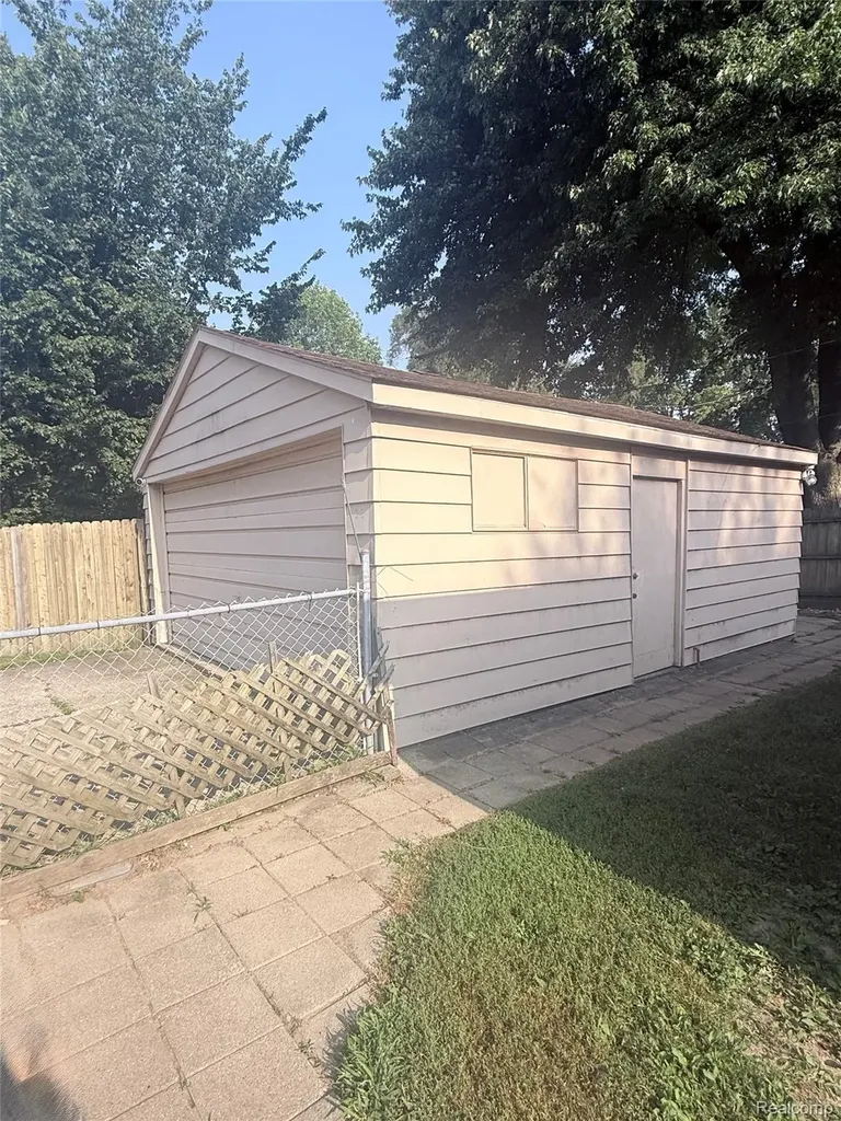4128 Elmhurst Avenue Royal Oak City MI 48073