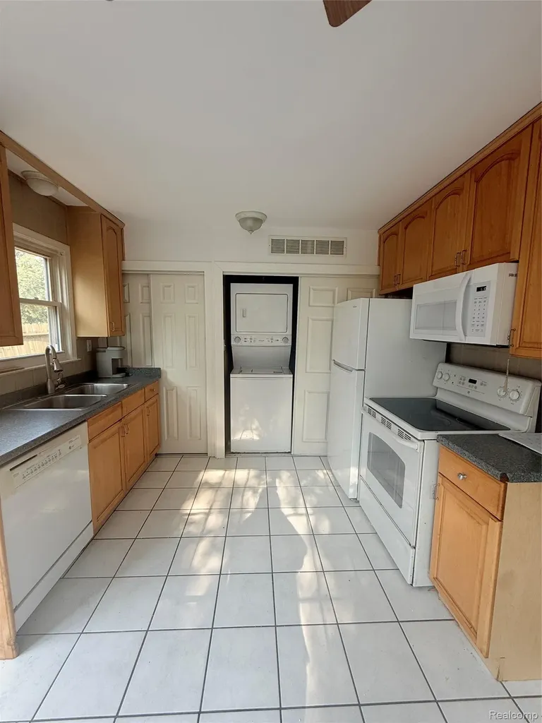 4128 Elmhurst Avenue Royal Oak City MI 48073