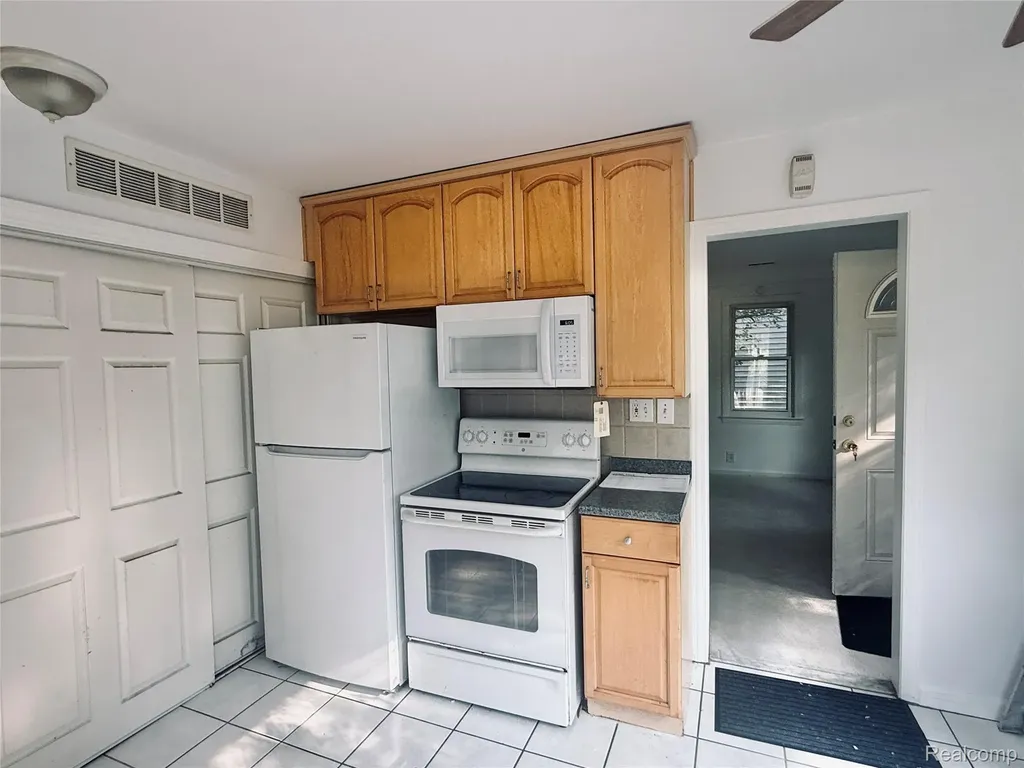 4128 Elmhurst Avenue Royal Oak City MI 48073
