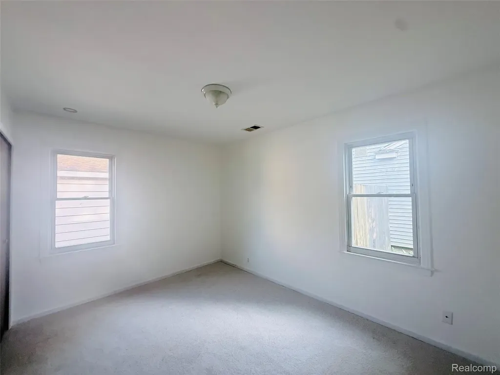 4128 Elmhurst Avenue Royal Oak City MI 48073