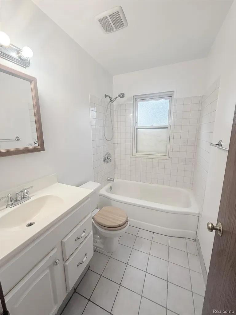 4128 Elmhurst Avenue Royal Oak City MI 48073