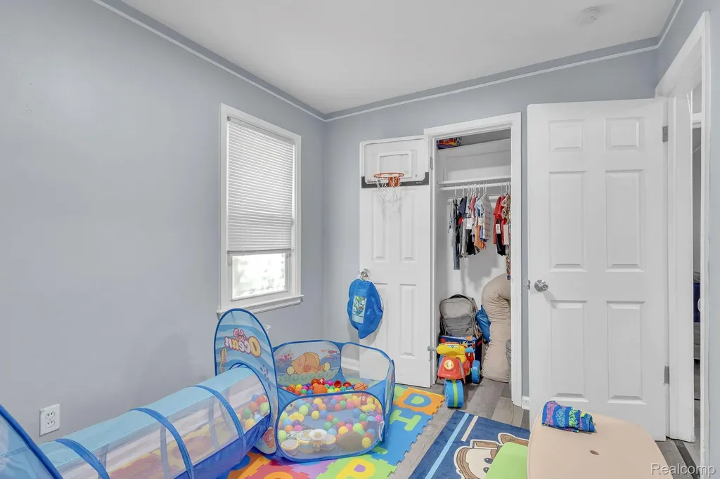 8401 Fielding Street Detroit City MI 48228