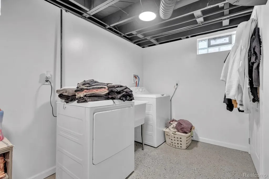 8401 Fielding Street Detroit City MI 48228