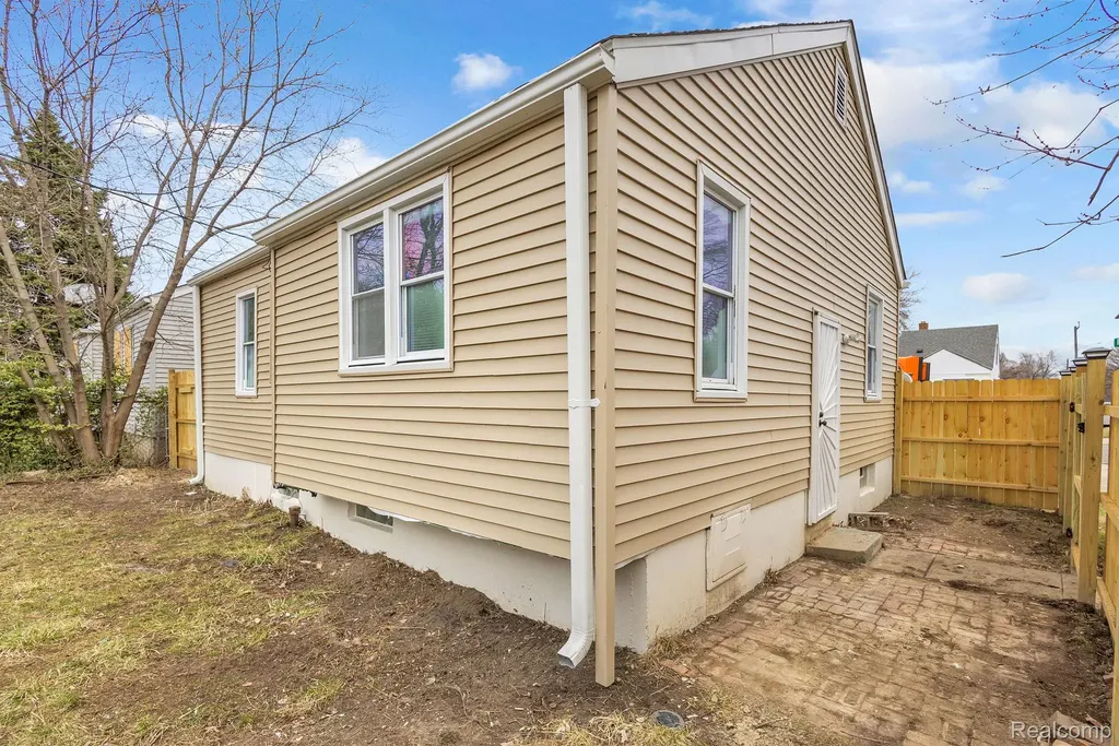 8401 Fielding Street Detroit City MI 48228