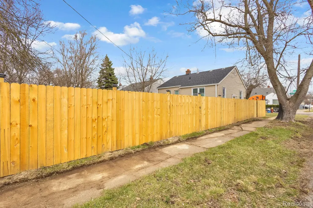 8401 Fielding Street Detroit City MI 48228