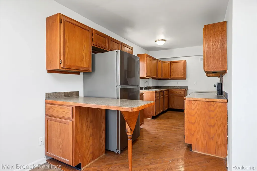 20240 Hollywood Street Harper Woods City MI 48225
