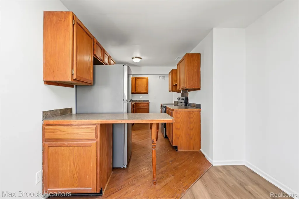20240 Hollywood Street Harper Woods City MI 48225