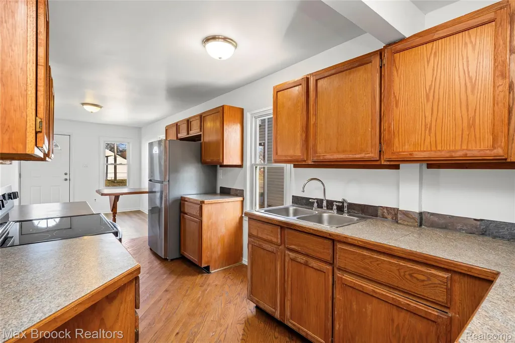20240 Hollywood Street Harper Woods City MI 48225