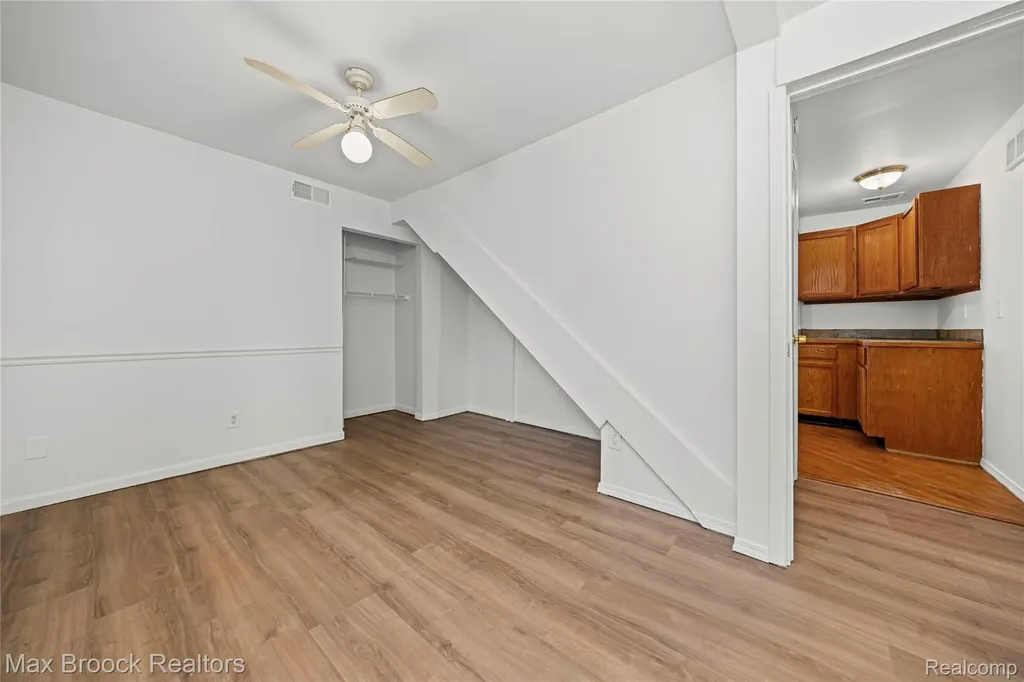 20240 Hollywood Street Harper Woods City MI 48225