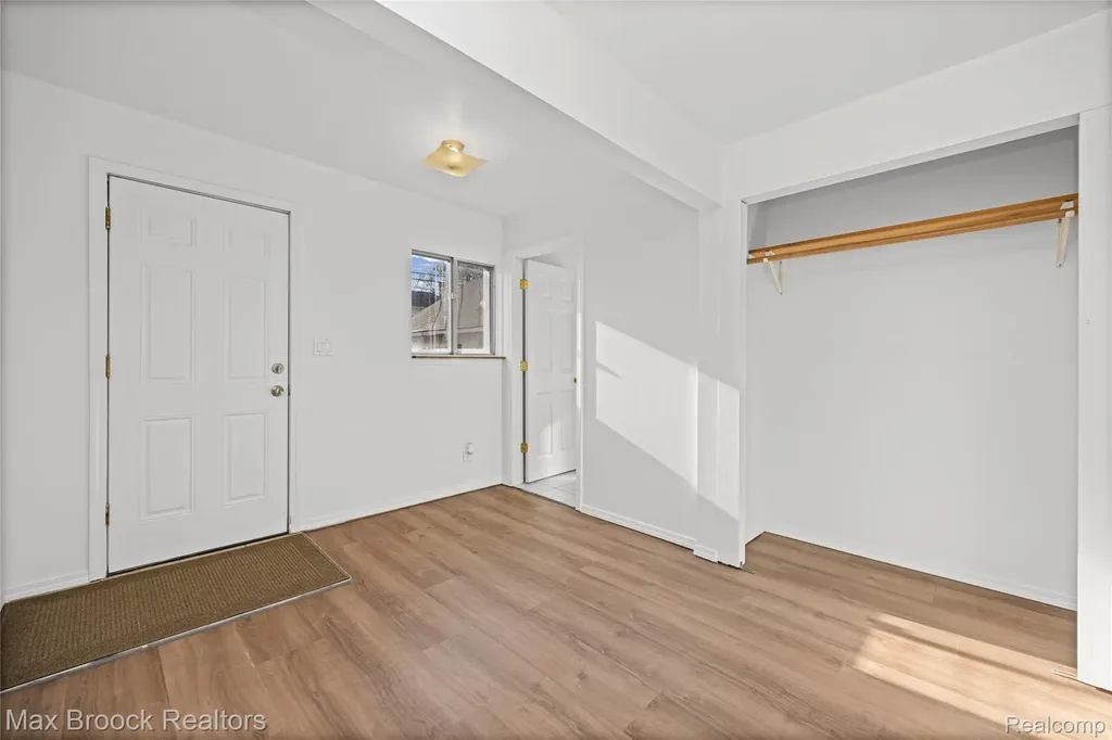20240 Hollywood Street Harper Woods City MI 48225