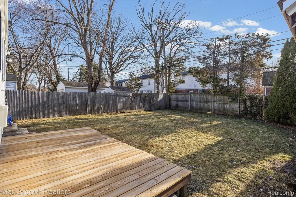 20240 Hollywood Street Harper Woods City MI 48225