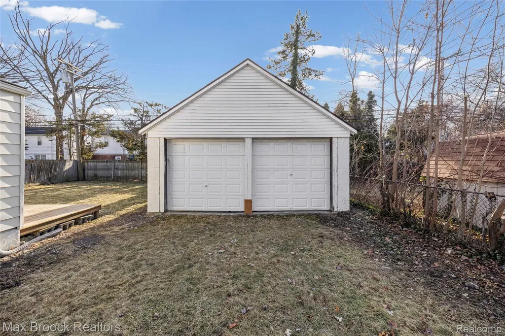 20240 Hollywood Street Harper Woods City MI 48225