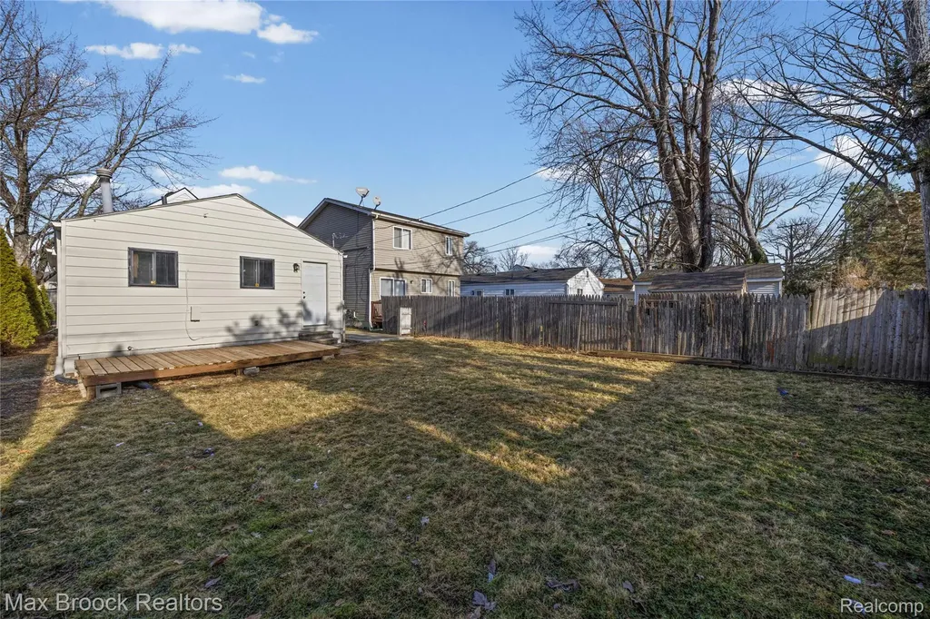 20240 Hollywood Street Harper Woods City MI 48225