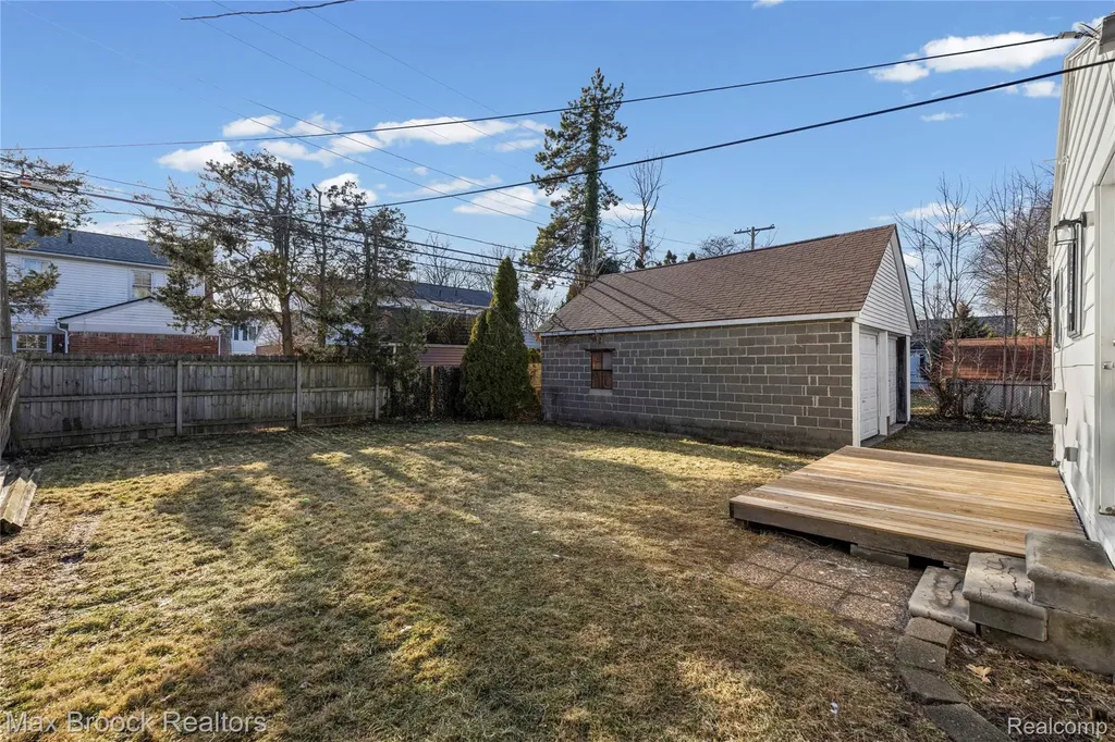 20240 Hollywood Street Harper Woods City MI 48225