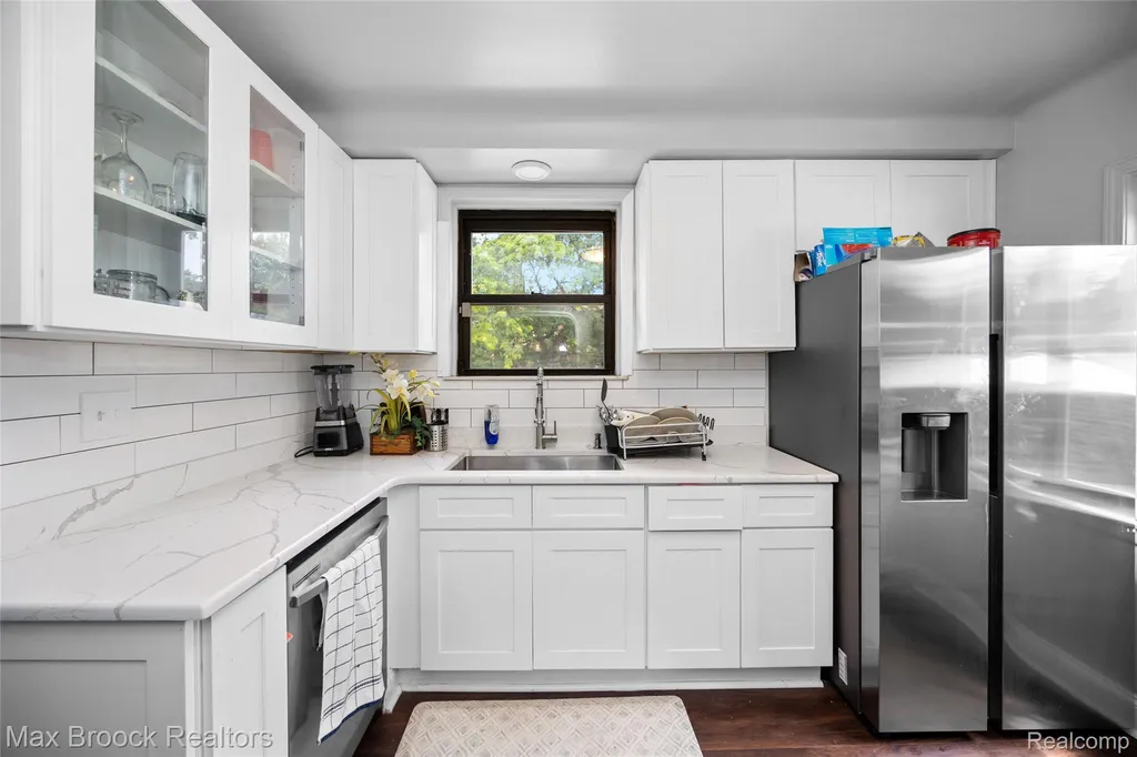 20096 Shrewsbury Road Detroit City MI 48221