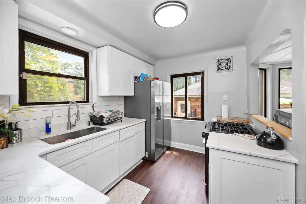 20096 Shrewsbury Road Detroit City MI 48221
