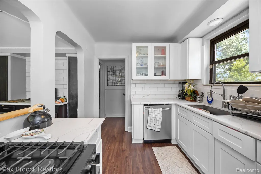 20096 Shrewsbury Road Detroit City MI 48221
