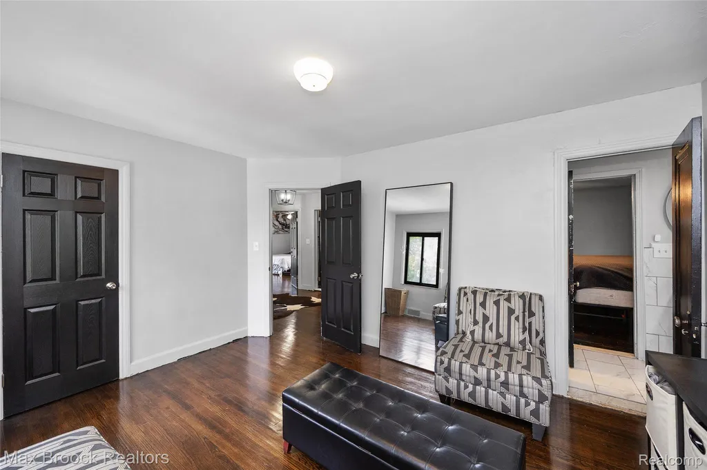 20096 Shrewsbury Road Detroit City MI 48221