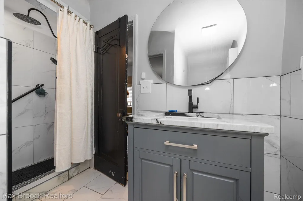 20096 Shrewsbury Road Detroit City MI 48221