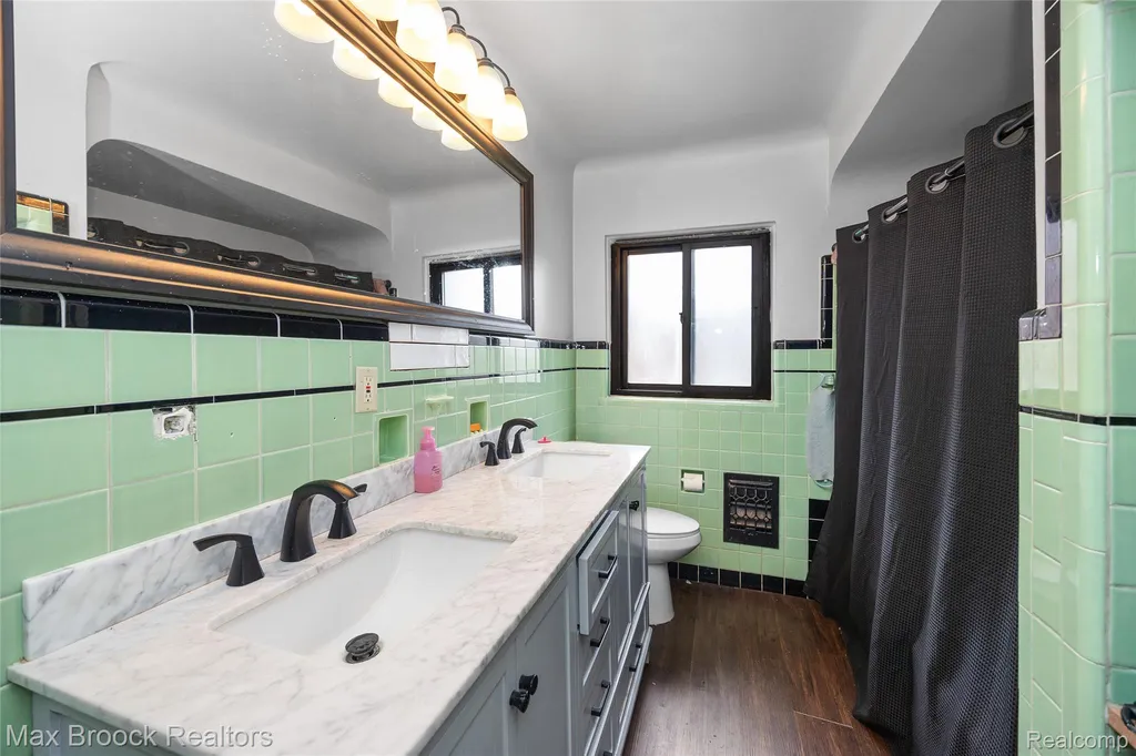 20096 Shrewsbury Road Detroit City MI 48221